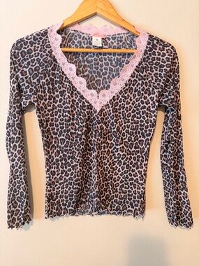 Samantha Chang Leopard Print V-Neck Long Sleeve Top with Pink Lace